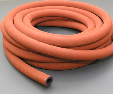 Click to enlarge - Top of the range steam hose. Wire braided for use with saturated and super heated steam. Used with bolt type finger lock clamps. This hose is very flexible and is resistant to abrasion and handles well in a tough environment.

Also available in black or white cover